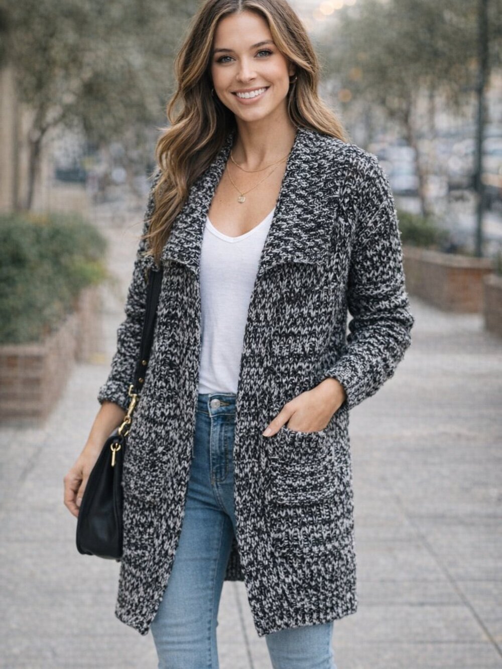 VENUS Black and White Heavy Knit Sweater